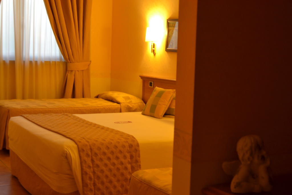 Seccy Hotel Boutique Art & Museum Fiumicino Phòng bức ảnh