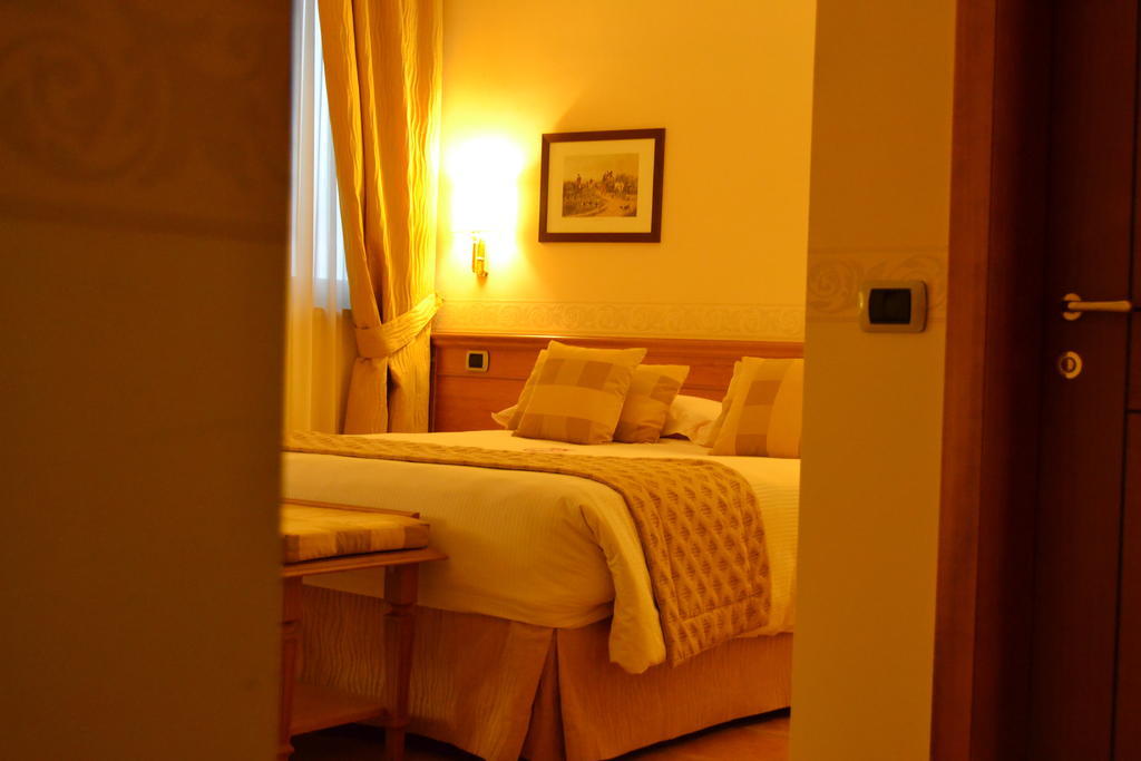 Seccy Hotel Boutique Art & Museum Fiumicino Phòng bức ảnh